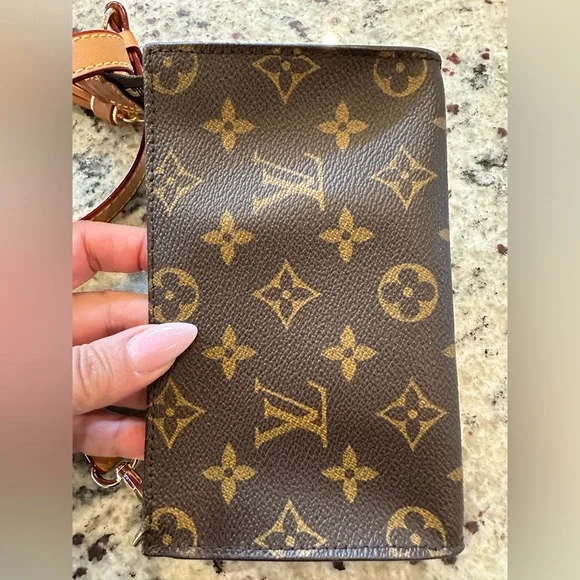 Louis Vuitton Monogram Pochette Crossbody Bag - Picture 3 of 14